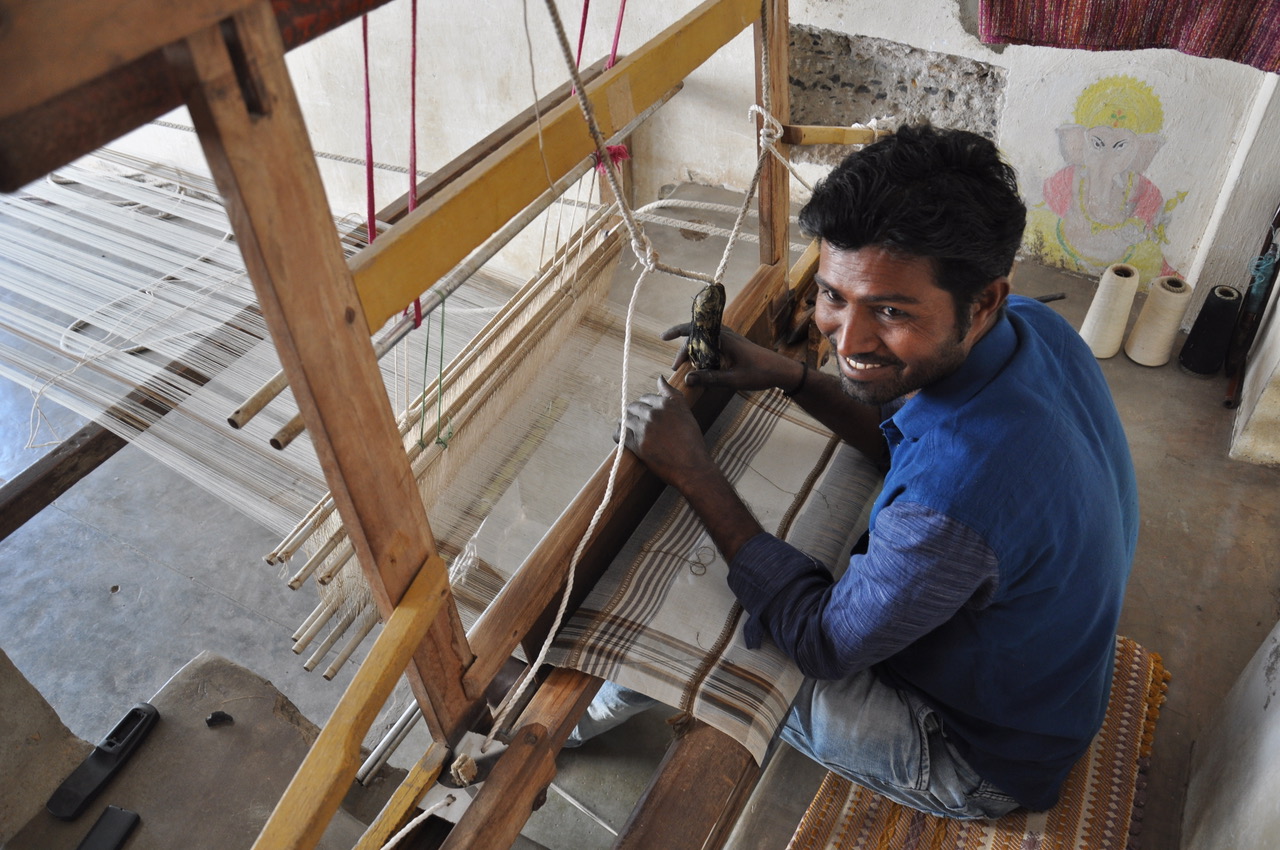 extra-weft-weaving-in-the-kutchi-style